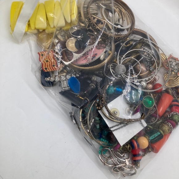 Small Box of Scrap Vintage - Modern Jewelry for Repurposing Arts & Crafts #3 - Picture 7 of 13